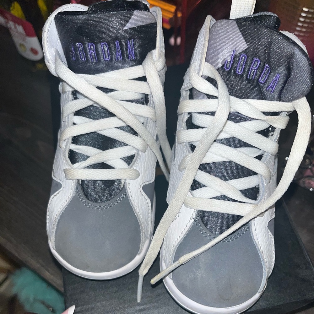 Retro 7 flint grey toddler size 8